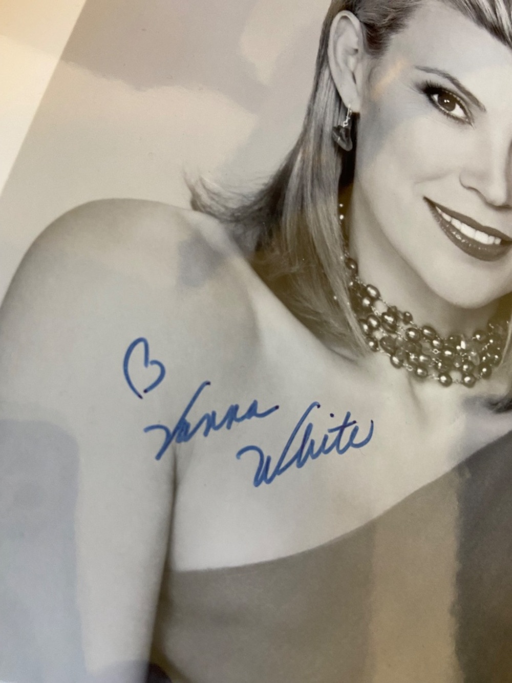 Vanna white autograph hand signed authentic coa - Picture 2 of 5